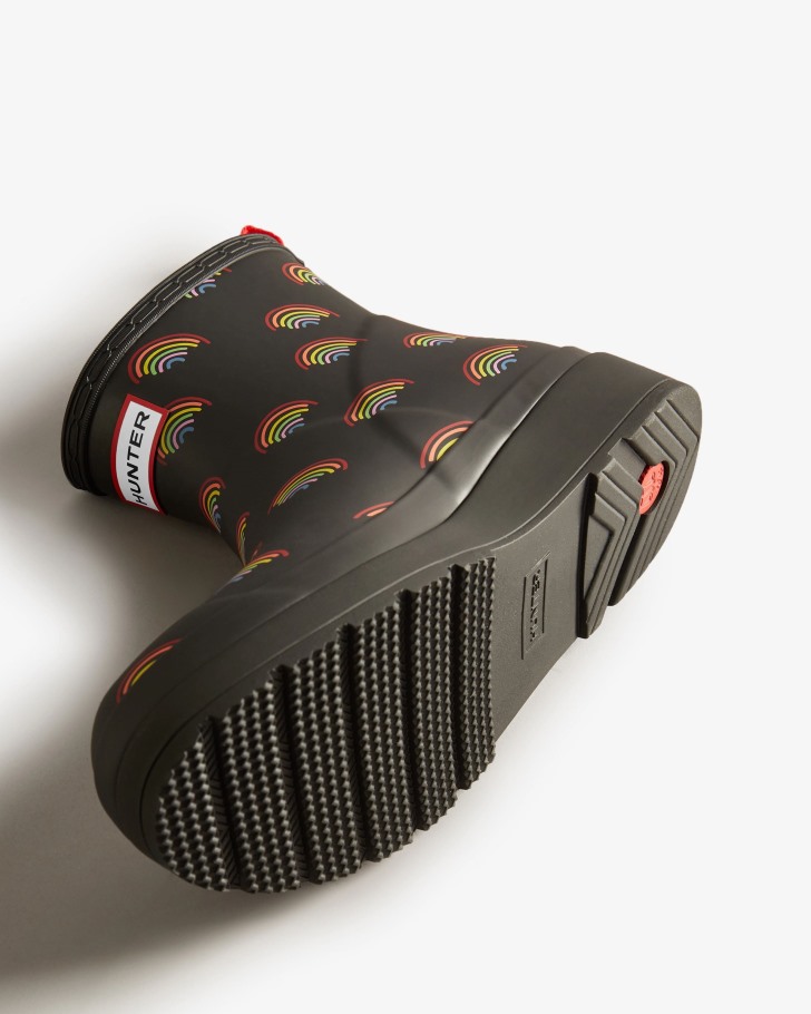Hunter Women's Play Short Mini Rainbow Rain Boots Mini Rainbow Print